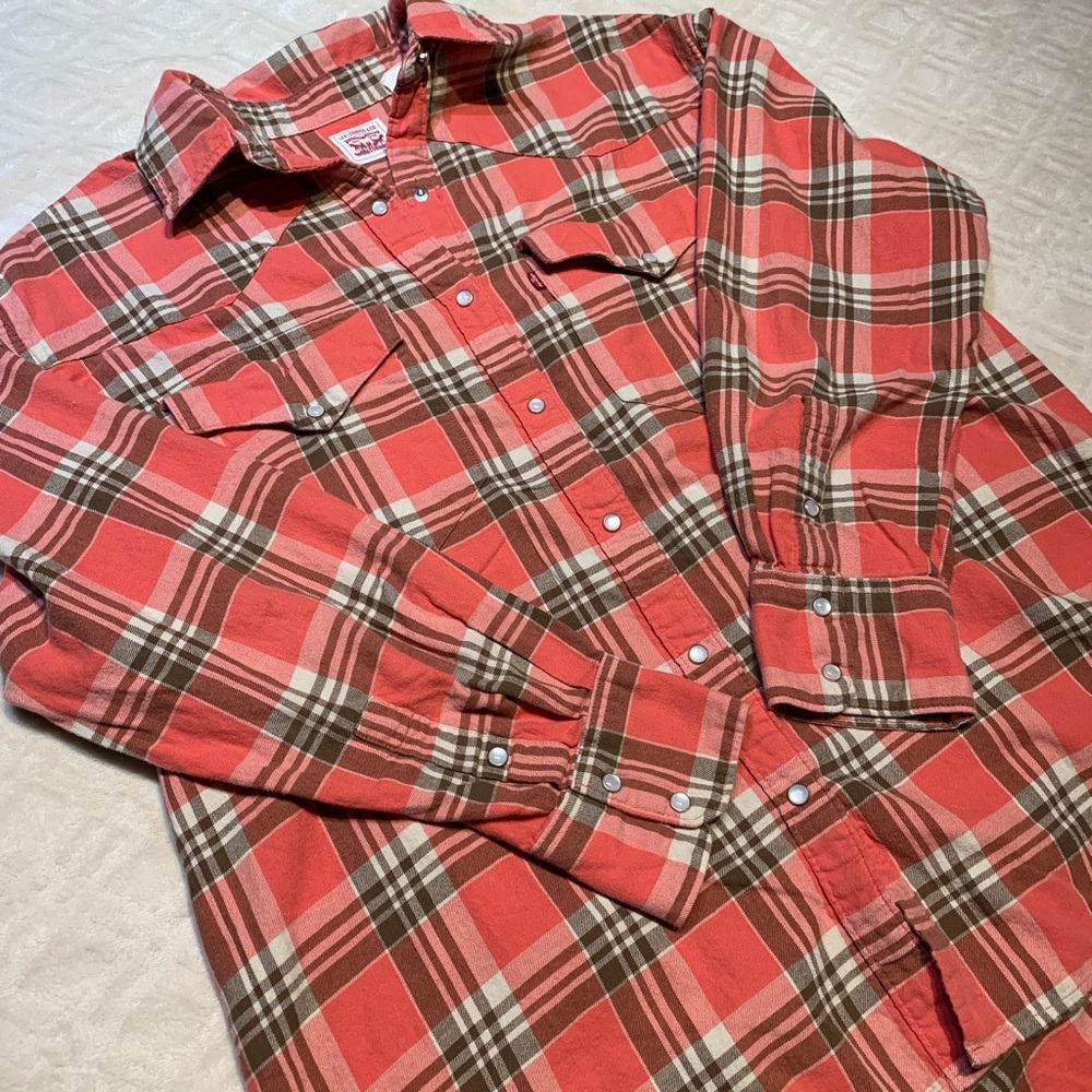 Levi's Women’s Red and Brown Plaid Button Down Shirt